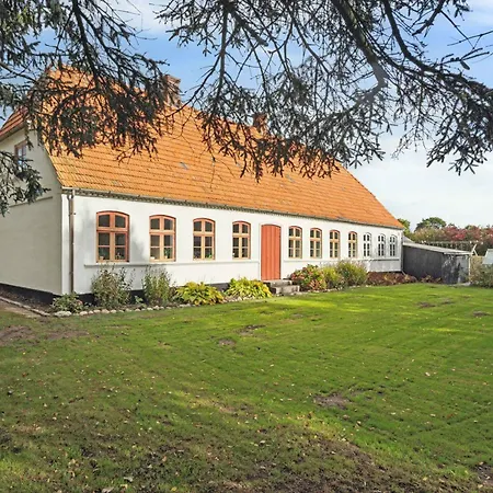 580 M2 Countryside Idyll With Activity