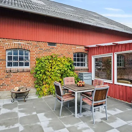 750 M2 Countryside Idyll With Activity *