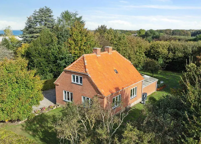 750 M2 Countryside Idyll With Activity *